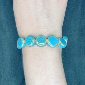 4001u. Handmade Ceramic Stretch Turquoise Beaded Bracelet